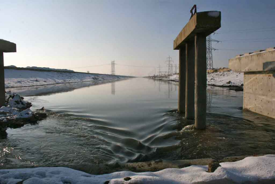 pod balaceanca peste dambovita 30-ian-2010